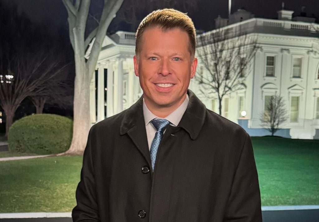 Photo of Sean Lewis standing in front of the White House.